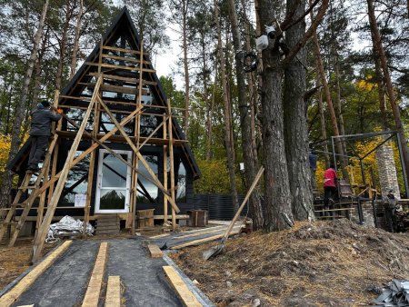 будівництво A-frame будиночка