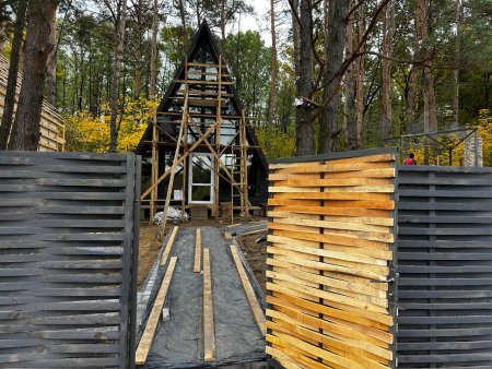 будівництво A-frame будиночка